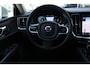 Volvo V60 2.0 T6 Twin Engine AWD Momentum Pro | Head-up display | Verwarmbaar stuurwiel | Verwarmbare voorstoelen en achterbank | 360 graden camera | Dode hoek herkenning | Adaptieve cruise controle | Keyless entrty |