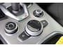 Alfa Romeo Stelvio 2.0 T AWD Sprint | Panoramadak | Ledere bekleding | Trekhaak | Cruise control adaptief | Camera | Sportstoelen |