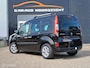 Renault Kangoo 1.2 LIMITED / 5 Persoons / USB aansluiting / ISO fix / Dak rails / 15 inch Sportvelgen / Airco / Radio bediening aan het stuur / Trekhaak. Tel:0553124386