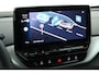 Volkswagen ID.4 Pure 52 kWh SOH 92% Trekhaak Navigatie Parkeersensoren Adaptive Cruise Apple CarPlay/Android Auto