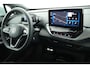 Volkswagen ID.4 Pure 52 kWh SOH 92% Trekhaak Navigatie Parkeersensoren Adaptive Cruise Apple CarPlay/Android Auto