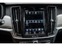 Volvo V90 2.0 T8 Plug-in Hybrid AWD R-Design | PHEV | Trekhaak | Panoramadak | Head-up Display | Harman Kardon Audio | 360 Graden Camera | Elektrisch Verstelbare Voorstoelen | Keyless Entry | BLIS | Cruise Control Adaptief | Navigatie | Apple Carplay | Android Auto