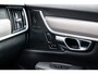 Volvo V90 2.0 T8 Plug-in Hybrid AWD R-Design | PHEV | Trekhaak | Panoramadak | Head-up Display | Harman Kardon Audio | 360 Graden Camera | Elektrisch Verstelbare Voorstoelen | Keyless Entry | BLIS | Cruise Control Adaptief | Navigatie | Apple Carplay | Android Auto