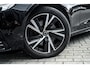 Volvo V90 2.0 T8 Plug-in Hybrid AWD R-Design | PHEV | Trekhaak | Panoramadak | Head-up Display | Harman Kardon Audio | 360 Graden Camera | Elektrisch Verstelbare Voorstoelen | Keyless Entry | BLIS | Cruise Control Adaptief | Navigatie | Apple Carplay | Android Auto