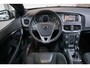 Volvo V40 T3 R-Design | Trekhaak | Parkeercamera | Navigatie | Parkeersensoren voor + achter | Stoelverwarming | 17'' Lichtmetalen velgen | Dealer onderhouden | All Season banden |