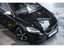 Volvo V40 T3 R-Design | Trekhaak | Parkeercamera | Navigatie | Parkeersensoren voor + achter | Stoelverwarming | 17'' Lichtmetalen velgen | Dealer onderhouden | All Season banden |
