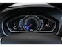 Volvo V40 T3 R-Design | Parkeercamera | Navigatie | Parkeersensoren voor + achter | Stoelverwarming | 17'' Lichtmetalen velgen | Dealer onderhouden | Trekhaak | All Season banden |