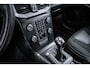 Volvo V40 T3 R-Design | Parkeercamera | Navigatie | Parkeersensoren voor + achter | Stoelverwarming | 17'' Lichtmetalen velgen | Dealer onderhouden | Trekhaak | All Season banden |