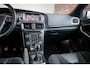 Volvo V40 T3 R-Design | Parkeercamera | Navigatie | Parkeersensoren voor + achter | Stoelverwarming | 17'' Lichtmetalen velgen | Dealer onderhouden | Trekhaak | All Season banden |