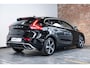 Volvo V40 T3 R-Design | Parkeercamera | Navigatie | Parkeersensoren voor + achter | Stoelverwarming | 17'' Lichtmetalen velgen | Dealer onderhouden | Trekhaak | All Season banden |