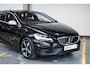 Volvo V40 T3 R-Design | Parkeercamera | Navigatie | Parkeersensoren voor + achter | Stoelverwarming | 17'' Lichtmetalen velgen | Dealer onderhouden | Trekhaak | All Season banden |