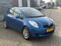 Toyota Yaris 1.3 VVTi Sol 87PK 5 DEURS! NL AUTO NAP! AIRCO l MTF-STUUR l ELEK PAKKET l TREKHAAK l 16'LMV l SPOILER! TOPSTAAT!