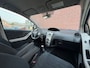 Toyota Yaris 1.3 VVTi Sol 87PK 5 DEURS! NL AUTO NAP! AIRCO l MTF-STUUR l ELEK PAKKET l TREKHAAK l 16'LMV l SPOILER! TOPSTAAT!