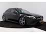 Mercedes-Benz A-klasse 180 Business Solution AMG (PANORAMADAK, TREKHAAK AFNEEMBAAR, STOELVERWARMING, SFEERVERLICHTING, CAMERA)