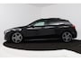 Mercedes-Benz A-klasse 180 Business Solution AMG (PANORAMADAK, TREKHAAK AFNEEMBAAR, STOELVERWARMING, SFEERVERLICHTING, CAMERA)