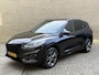 Ford Kuga 2.5 PHEV 225pk | ST-Line X | Navigatie | Camera | Black package | Full-LED | DAB | Keyless entry&start |Apple CarPlay / Android Auto | Sportstoelen | 18 inch velgen | Cruise control | Lane assist | Stoel&stuurverwarming | Bang&Olufsen audio | Elektrische achterklep | Volledig dealeronderhouden