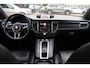 Porsche Macan 2.0 / 1e Eign. / Trekhaak / Panoramadak / Camera / Luchtvering / Leder / 20'' / Dodehoek / DAB / Stoelverwarming / Cruise Control