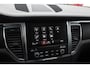 Porsche Macan 2.0 / 1e Eign. / Trekhaak / Panoramadak / Camera / Luchtvering / Leder / 20'' / Dodehoek / DAB / Stoelverwarming / Cruise Control
