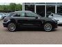 Porsche Macan 2.0 / 69.727 km! / 1e Eign. / Trekhaak / Panoramadak / Camera / Luchtvering / Leder / 20'' / Dodehoek / DAB / Stoelverwarming / Cruise Control