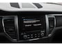 Porsche Macan 2.0 / 1e Eign. / Trekhaak / Panoramadak / Camera / Luchtvering / Leder / 20'' / Dodehoek / DAB / Stoelverwarming / Cruise Control