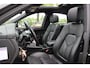 Porsche Macan 2.0 / 69.727 km! / 1e Eign. / Trekhaak / Panoramadak / Camera / Luchtvering / Leder / 20'' / Dodehoek / DAB / Stoelverwarming / Cruise Control