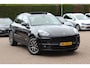Porsche Macan 2.0 / 69.727 km! / 1e Eign. / Trekhaak / Panoramadak / Camera / Luchtvering / Leder / 20'' / Dodehoek / DAB / Stoelverwarming / Cruise Control