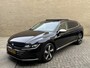 Volkswagen Arteon Shooting Brake 1.4 TSI 218pk eHybrid Elegance | Panoramadak | Trekhaak wegklapbaar | Virtual cockpit | Matrix LED | IQ Light | Navigatie | Camera | Apple CarPlay / Android Auto | Stoelverwarming voor&achter | Adaptieve cruise | Lane assist | Half leder/alcantara bekleding | Volledig dealeronderhouden