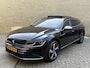 Volkswagen Arteon Shooting Brake 1.4 TSI 218pk eHybrid Elegance | Panoramadak | Trekhaak wegklapbaar | Virtual cockpit | Matrix LED | IQ Light | Navigatie | Camera | Apple CarPlay / Android Auto | Stoelverwarming voor&achter | Adaptieve cruise | Lane assist | Half leder/alcantara bekleding | Volledig dealeronderhouden