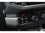 Volkswagen Crafter 2.0 TDI L3H3 Highline LED / XENON / APPLE CARPLAY / NAVIGATIE / DSG / FULL BLACK / 140PK / AUTOMAAT / 3-ZITS