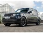 Land Rover Range Rover P550e Autobiography | Santorini Black | Caraway (cognac) leder | 23" inch | Tow Pack | Koelkast |
