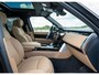 Land Rover Range Rover P550e Autobiography | Santorini Black | Caraway (cognac) leder | 23" inch | Tow Pack | Koelkast |