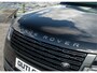Land Rover Range Rover P550e Autobiography | Santorini Black | Caraway (cognac) leder | 23" inch | Tow Pack | Koelkast |