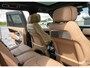 Land Rover Range Rover P550e Autobiography | Santorini Black | Caraway (cognac) leder | 23" inch | Tow Pack | Koelkast |