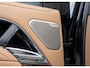 Land Rover Range Rover P550e Autobiography | Santorini Black | Caraway (cognac) leder | 23" inch | Tow Pack | Koelkast |