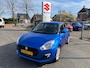 Suzuki Swift 1.2 Select // Honingraat grill // Stootlijst met rode bies // Fris kleurtje // Rijklaarprijs!