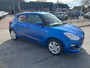 Suzuki Swift 1.2 Select // Honingraat grill // Stootlijst met rode bies // Fris kleurtje // Rijklaarprijs!