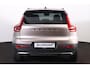 Volvo EX40 Extended Range Plus 82 kWh - IntelliSafe Assist & Surround - Parkeercamera achter - Verwarmde voorstoelen & stuur - Parkeersensoren voor & achter - Draadloze tel. lader - Warmtepomp - Extra getint glas - Elektr. inklapbare trekhaak - 21' LMV