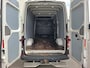 Volkswagen Crafter 35 2.0TDI 177pk! L3H3 EL Highline Trekhaak Camera Navi PDC-a+v Dab Treeplanken Schuifdeur Bluetooth EURO-6 CruiseControl Voorruitverwarming Betonplex-Vloer Wandbetimmering Aut.Verlichting Elek.Ramen/Spiegels Euro 6 Krachtige motor 177pk/410Nm zorgt voor 3.500 kg Trekgewicht!