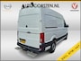 Volkswagen Crafter 35 2.0TDI 177pk! L3H3 EL Highline Trekhaak Camera Navi PDC-a+v Dab Treeplanken Schuifdeur Bluetooth EURO-6 CruiseControl Voorruitverwarming Betonplex-Vloer Wandbetimmering Aut.Verlichting Elek.Ramen/Spiegels Euro 6 Krachtige motor 177pk/410Nm zorgt voor 3.500 kg Trekgewicht!