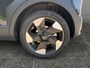 Kia EV2 Plus Advanced 42.2kWh 147pk | 5-ZITS | SCHUIF/KANTELDAK | ELEKTR. VERST. BESTUURDERSSTOEL | HARMON KARDON AUDIO | 18'' LM-VELGEN | LED | EXTRA GETINTE RAMEN | STOEL- + STUURWIELVERW. |