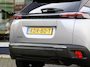 Peugeot 2008 1.2 100 pk Allure 1ste eigenaar | Climate Control | Parkeersensoren V+A | LED | 17" LMV | Navigatie via Apple Carplay & Android Auto
