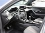 Peugeot 2008 1.2 100 pk Allure 1ste eigenaar | Climate Control | Parkeersensoren V+A | LED | 17" LMV | Navigatie via Apple Carplay & Android Auto