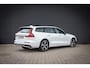 Volvo V60 2.0 B3 Plus Dark | Trekhaak | Panoramadak | LED Koplampen Adaptief | Harman Kardon Audio | 360 Graden Camera | Sportstoelen | Keyless Entry | Elektrische Achterklep | Navigatie | Apple Carplay | Android Auto