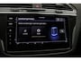 Volkswagen Tiguan R-Line Business 1.4 TSI eHybrid 245pk DSG Automaat Trekhaak, 360 camera, Head up display, Adaptive cruise control, Black style, LED matrix koplampen, Navigatie