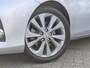 Toyota Auris 1.8 Hybrid Lease | Panoramadak | Camera | Cruise control | Climate control | Navi | Bluetooth