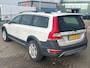 Volvo XC70 2.0 T5 FWD Summum | Trekhaak | Schuifdak | Parkeersensoren | BLIS | Cruise Control Adaptief | Lederen Bekleding | Bi-Xenon | Stoelverwarming | Elektrische Achterklep