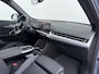 BMW iX1 eDrive20 67kWh M Sport pakket Pano-Dak/Schuif-dak Leer SOH 100% Warmtepomp Camera Navi Ecc PDC-a+v Apple Carplay Android Auto Elek.Achterklep Zwarte-Hemel VerkeersbordHerkenning WiFi M Aerodynamica Lmv Led Privacy Glas Isofix DAB Keyless Wifi 1e Eigenaar Origineel Nederlandse Auto !!
