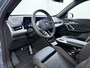 BMW iX1 eDrive20 67kWh M Sport pakket Pano-Dak/Schuif-dak Leer SOH 100% Warmtepomp Camera Navi Ecc PDC-a+v Apple Carplay Android Auto Elek.Achterklep Zwarte-Hemel VerkeersbordHerkenning WiFi M Aerodynamica Lmv Led Privacy Glas Isofix DAB Keyless Wifi 1e Eigenaar Origineel Nederlandse Auto !!
