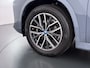 BMW iX1 eDrive20 67kWh M Sport pakket Pano-Dak/Schuif-dak Leer SOH 100% Warmtepomp Camera Navi Ecc PDC-a+v Apple Carplay Android Auto Elek.Achterklep Zwarte-Hemel VerkeersbordHerkenning WiFi M Aerodynamica Lmv Led Privacy Glas Isofix DAB Keyless Wifi 1e Eigenaar Origineel Nederlandse Auto !!