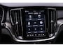 Volvo V60 2.0 T6 Plug-in hybrid AWD Ultra Dark | Adaptive Cruise Control | Head Up Display | 360 Camera | Schuif -/ Kanteldak | 19 Inch | Sportstoelen | Harman Kardon Audio | Memory | Adaptieve Koplampen |